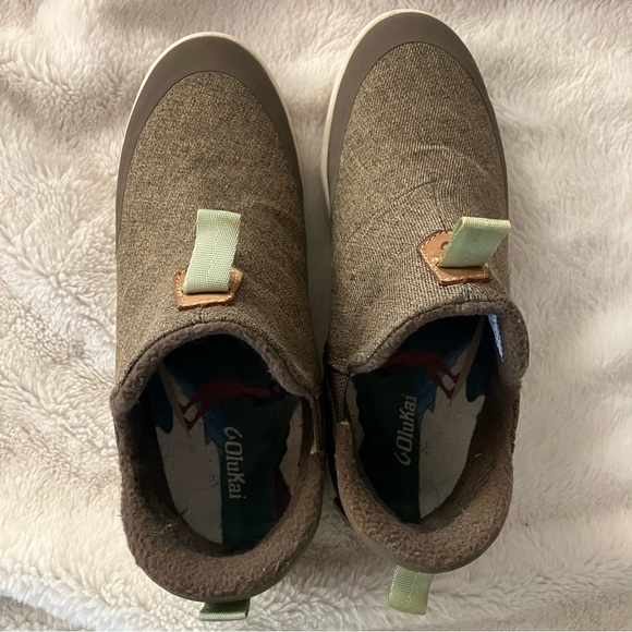 Lipoa Textured Slip-On Shoes - Picture 5 of 7